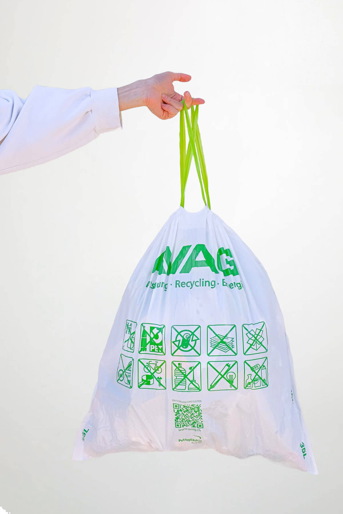 bag made from recycled plastic bottle4